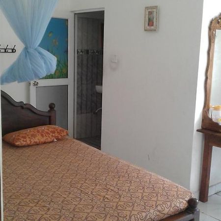 Down Town Hotel Ponnarankulama Екстер'єр фото